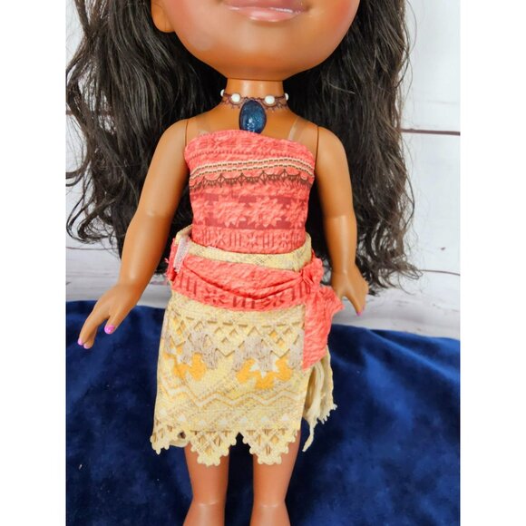 Disney Princess Moana Doll Singing Talking Doll 14" Light Up Necklace Snow Globe - Picture 10 of 13